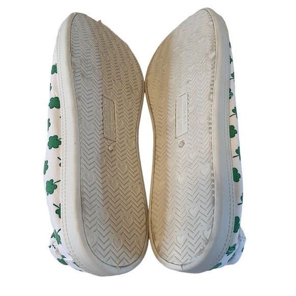 Isaac Mizrahi 4 Leaf Clover & White Canvas Slip-Ons in Ladies Sizes 8 and 8.5 - Picture 6 of 6